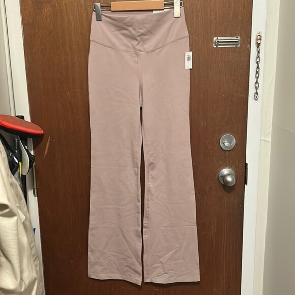 NWT Old Navy Slim Bootcut Leggings - Picture 1 of 8